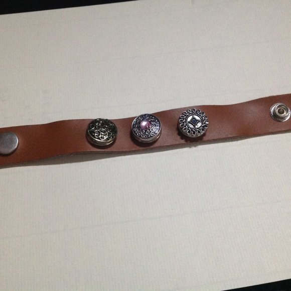 **Sale** Retro Ginger Snaps 3-Snap Leather Bracelet - Picture 6 of 7